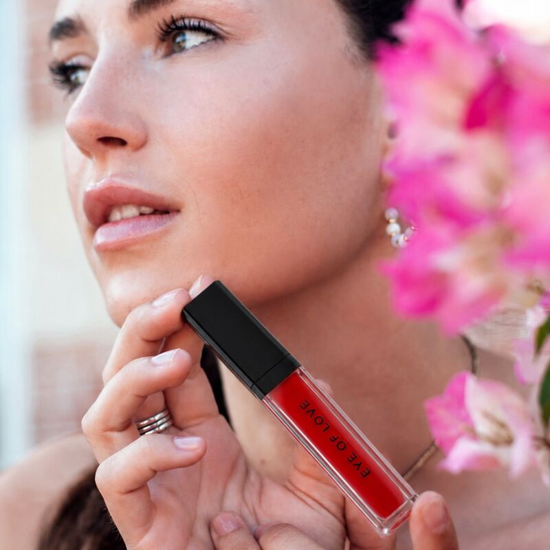 EYE OF LOVE - MATCHMAKER CRIMSON KISS RED LIP GLOSS VOLUMIZING EFFECT WITH PHEROMONES 8.5 ML - Imagen 3